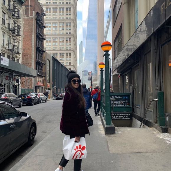 Meet your Posher, Zina - Picture 1 of 1